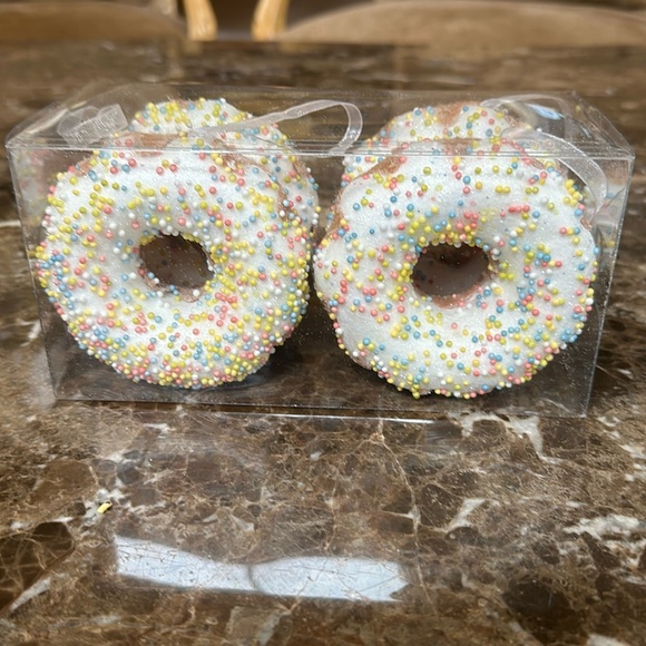 A set of four Christmas tree ornaments as donuts made out of foam. - Picture 1 of 2